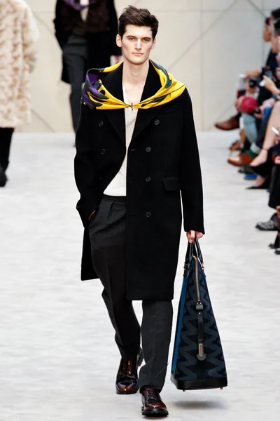 Look 16